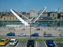 Пешеходный разводной мост Гейтсхед Миллениум, делай два